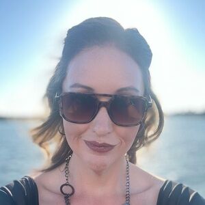 Meet your Posher, Samantha